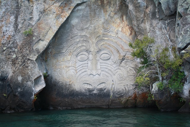 maori rock carving, lake taupo