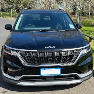 front view of black kia carnival